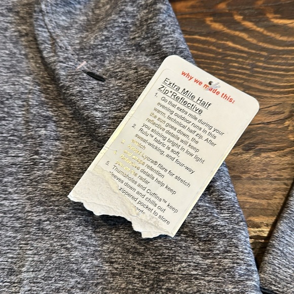Lululemon Extra Mile 1/2 Zip *Reflective. Heathered Black / Reflective. Size 8. - Picture 2 of 4